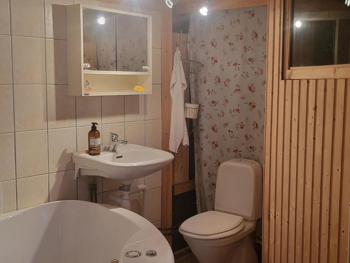 特鲁萨Minihus Med Stor Traedgardstomt Naera Golf Och Hav别墅 外观 照片